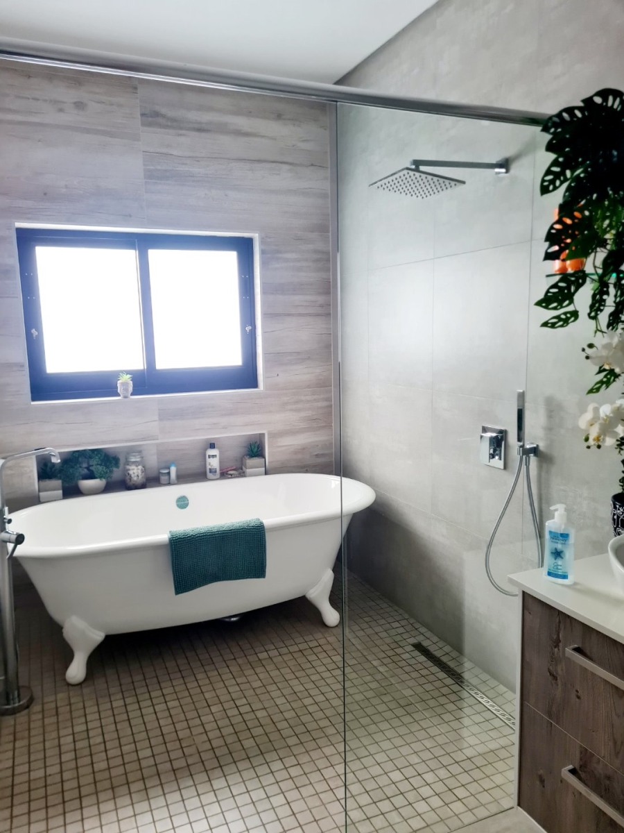 4 Bedroom Property for Sale in Heron Banks Golf Estate Free State